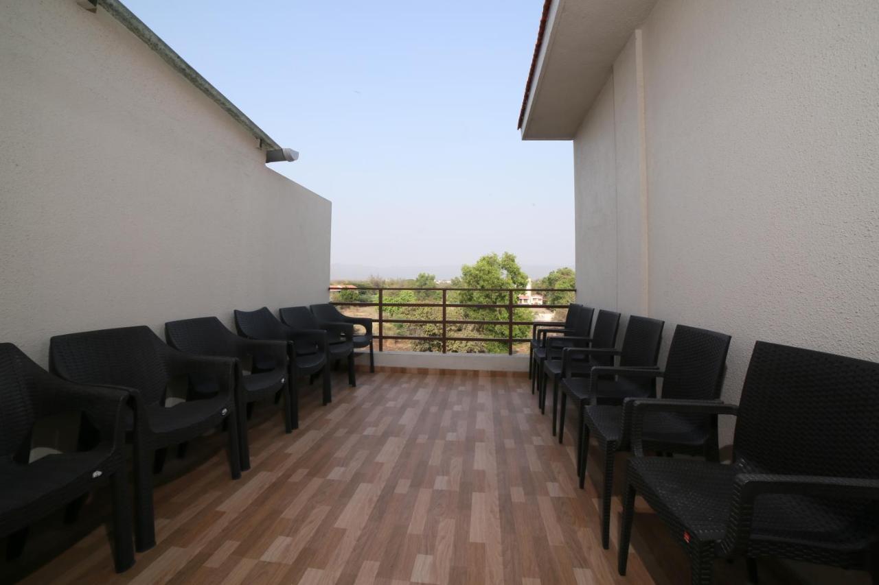 Acons Palm Beach Alibag Luaran gambar